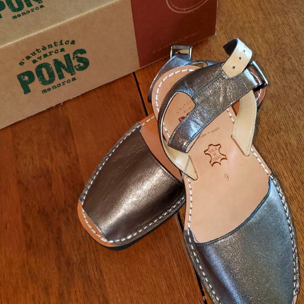 NWT PONS Sandals
